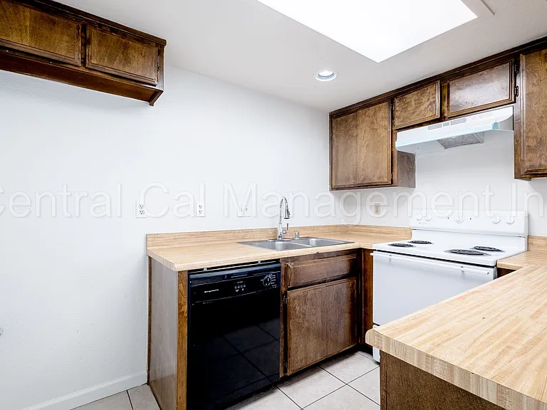 7905 S Laurelglen Blvd #A-D — Photo 6