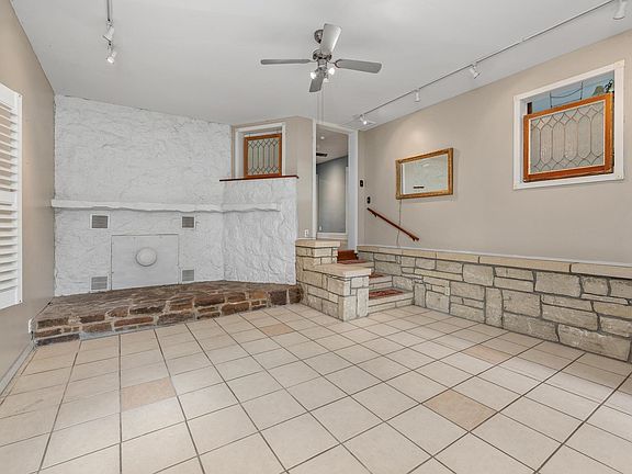 3rd image of 311 W 9th Ave