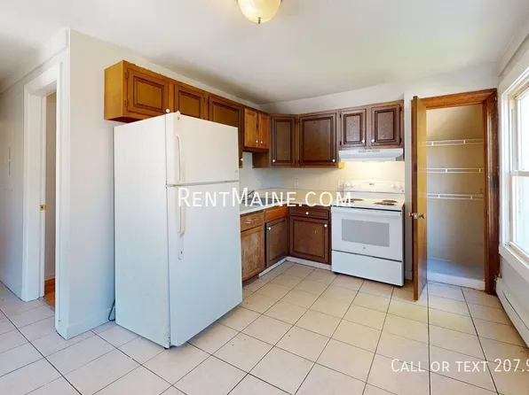 3 Carey Ln APT 2, Waterville, ME 04901