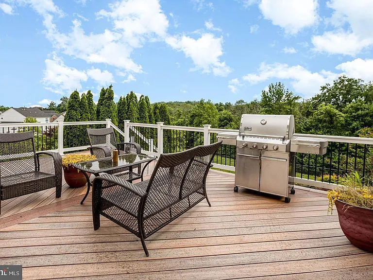 714 Monarchos Dr — Photo 14
