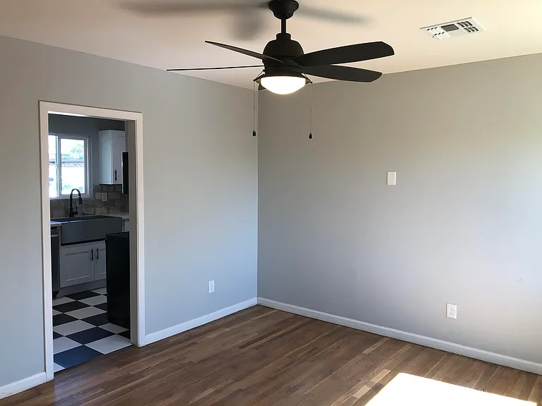 725 E Moreland St — Photo 10