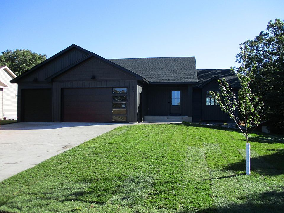 1st image of 884 Poplar Dr SE