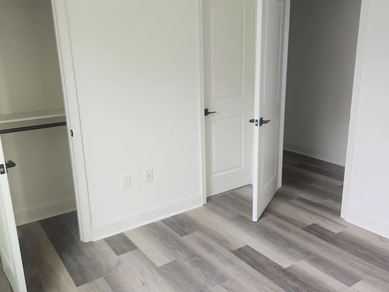 2033 Conti St — Photo 9