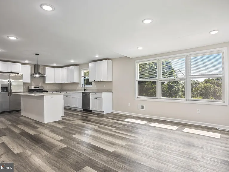 55 Shawnee Ave — Photo 10