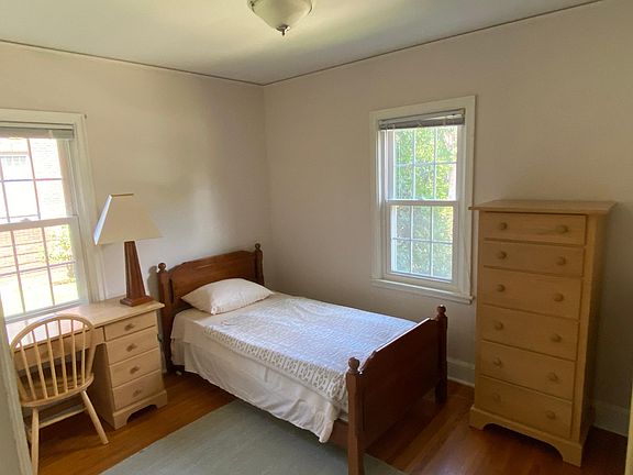Second bedroom.