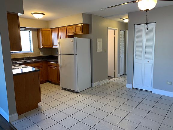 2nd image of 2131 Narcissus Ave APT 1E