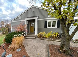 1458 Eastlake Dr, Chaska, MN 55318