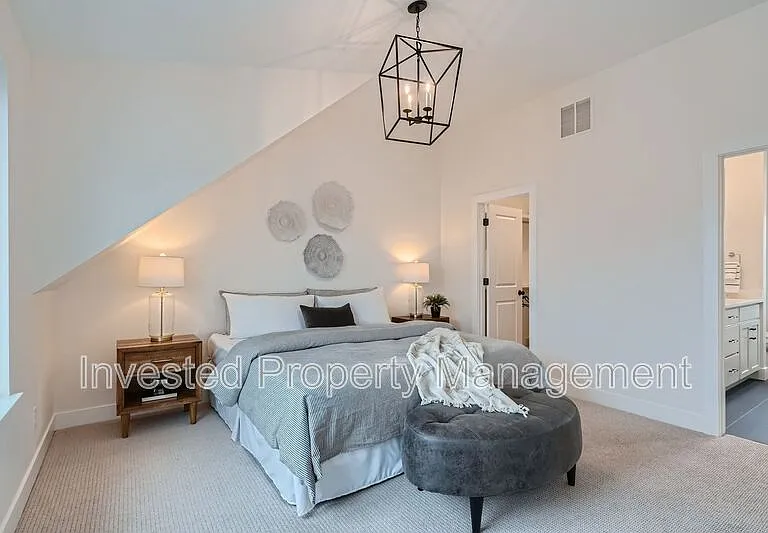 3701 N Steele St — Photo 13