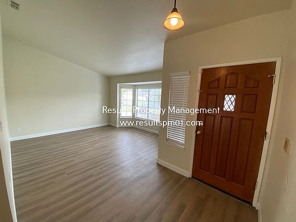 3rd image of 1319 Pilgrims Dr