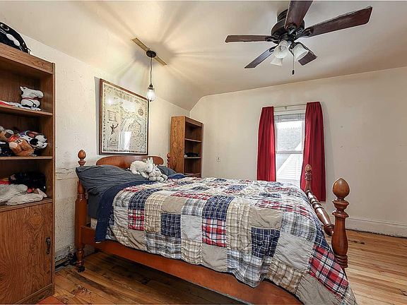 4th image of 542 W 11th St
