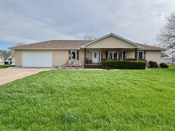 901 Potomac St, Burlington, KS 66839