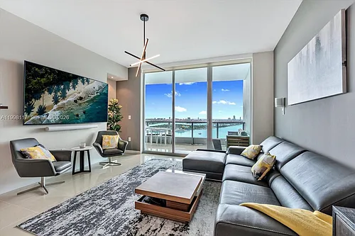 900 Biscayne Blvd Photo 1