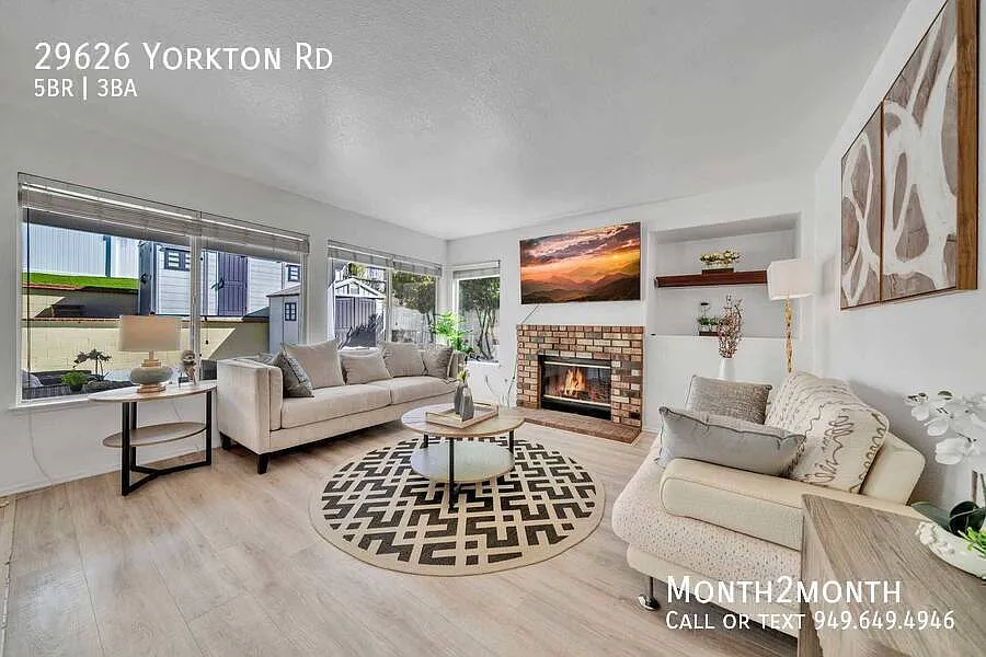 Elegant Living On Yorkton Rd — Photo 2