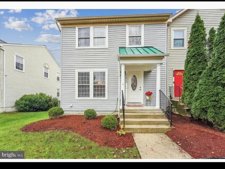 12829 Carousel Ct — Photo 3
