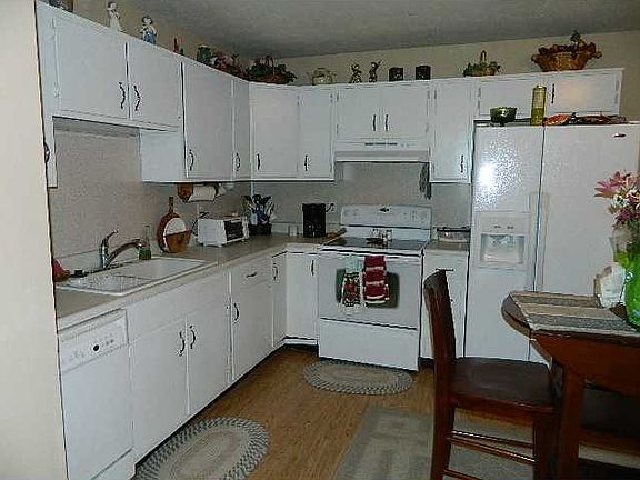 3rd image of 5705 Liberty Creek Dr E