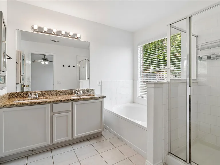 3300 Creekwood Dr — Photo 14