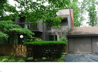 1090 Canyon View Rd, Sagamore Hills, OH 44067