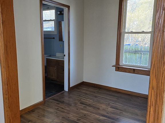 5th image of 3210 W Augustana Ave