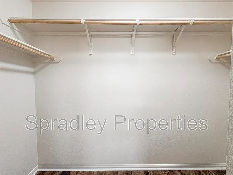 212 Avrshire Ln — Photo 15