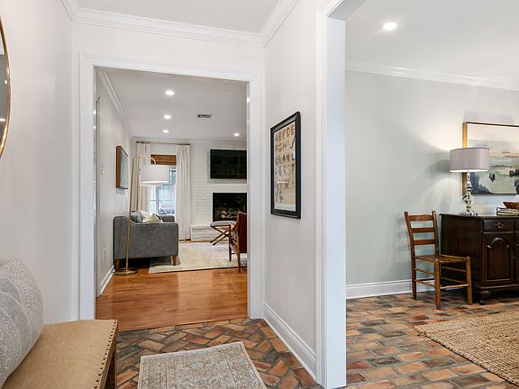 4th image of 709 Brentwood Blvd
