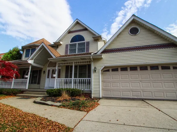 2 Meadow Spring Ct, East Amherst, NY 14051