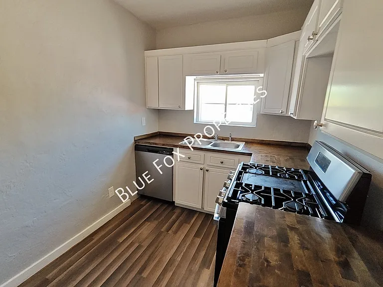 4124 E 1st St — Photo 6