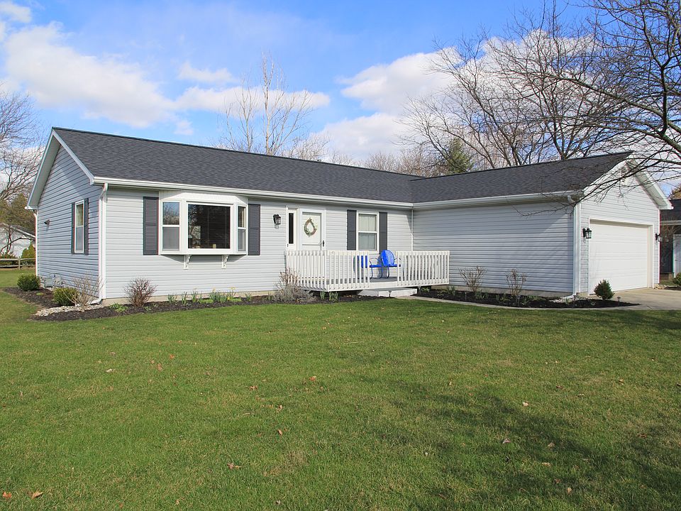 1st image of 892 Champagne Ave
