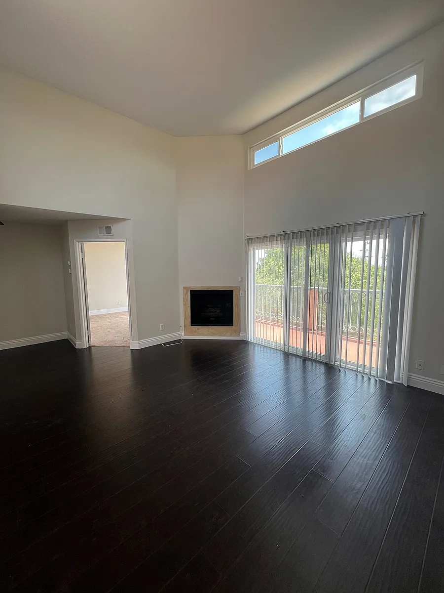 Building Photo - Redondo Palms