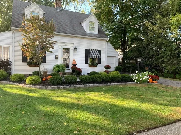 22 Hawthorne St, Longmeadow, MA 01106