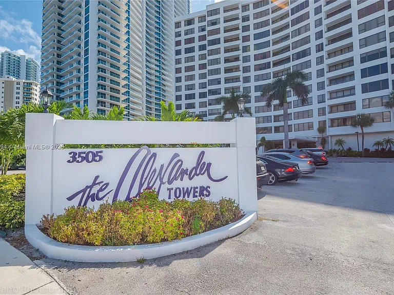 3505 S Ocean Dr #504 — Photo 2