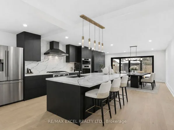 34 Raymond Ave, Toronto, ON M6S 2B3