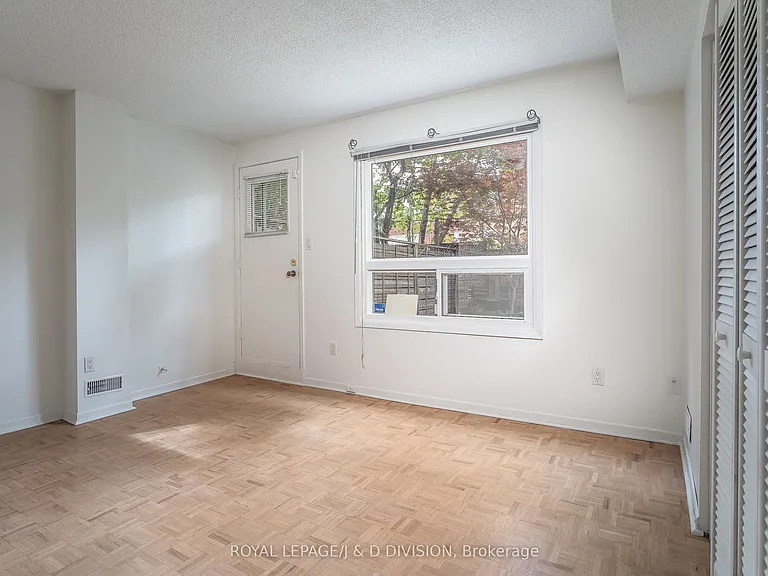 640 Adelaide St W — Photo 5