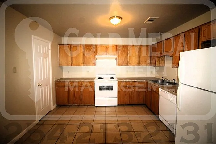 3 bed, 2.0 bath, 1152 sqft, $975 — Photo 4