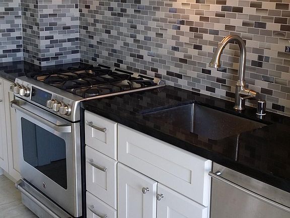 2nd image of 1549 Jones St #16