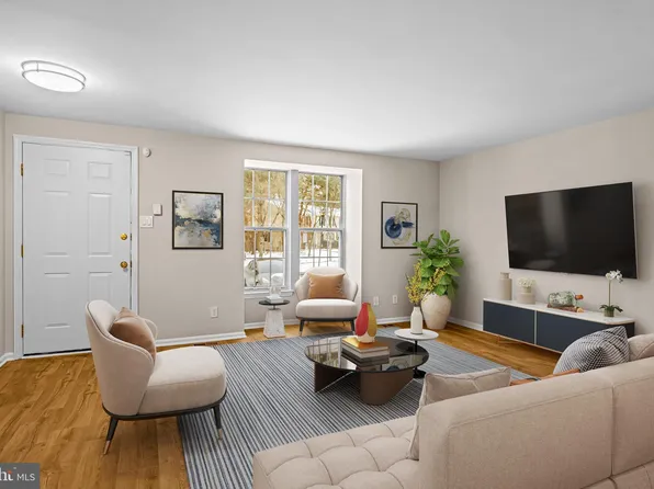 67 Dorchester Cir, Marlton, NJ 08053