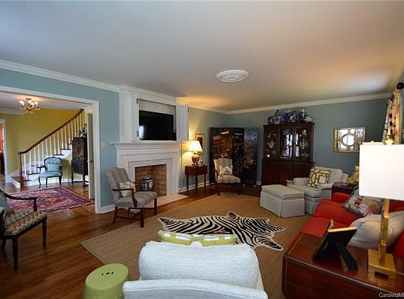 3rd image of 569 Lakeside Dr