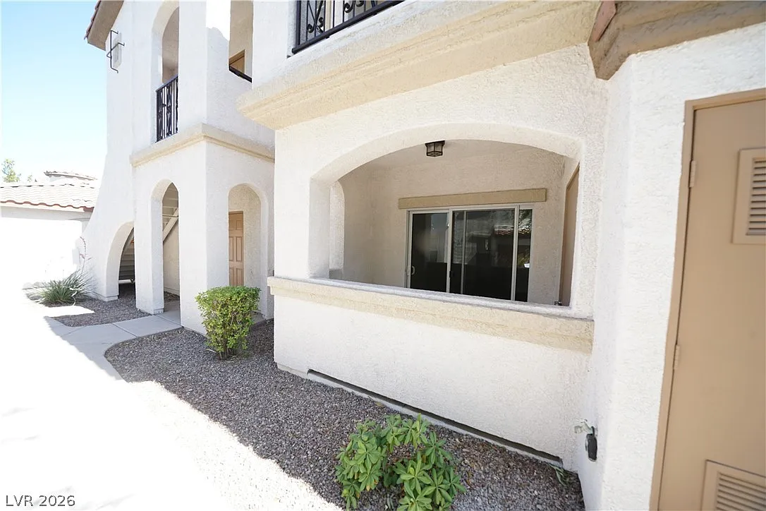 3 bed, 2.0 bath, 1268 sqft, $1,840 — Photo 4