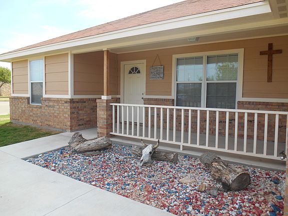 2nd image of 902 Todd Ln