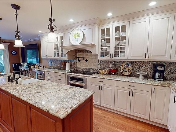 4th image of 132 Colony Dr #132