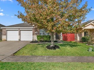 2740 Triple Crown Ln, Grand Prairie, TX 75051