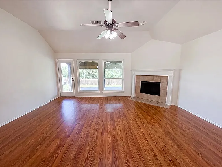 325 Cascade Dr — Photo 9