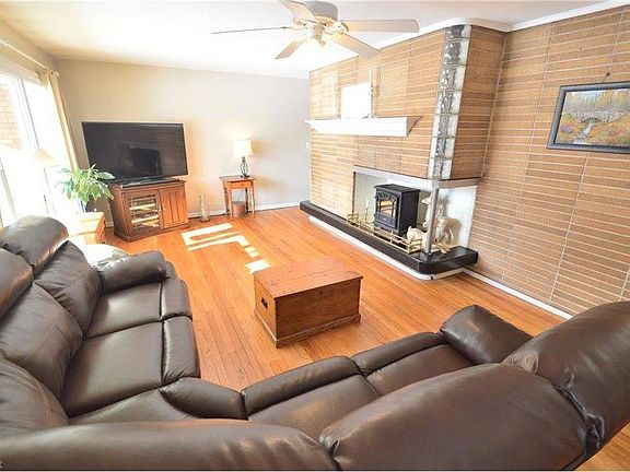 3rd image of 730 Brookfield Ave