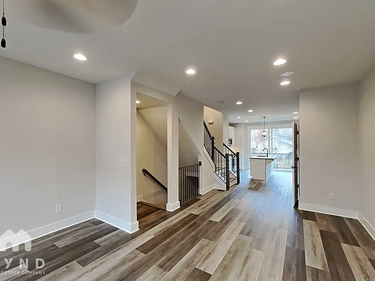 586 W End Dr — Photo 11