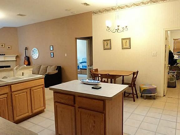 Island and Breakfast Nook
