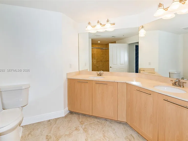 511 SE 5th Ave — Photo 3