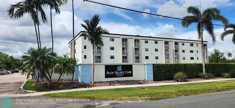 Palm Village Club Condo — Photo 2