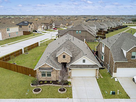 2nd image of 809 Mathew Dr