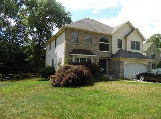 8 Greenbriar Ct, Boonton, NJ 07005