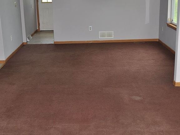 4th image of 14804 Lincoln Ave