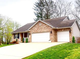 1697 Fountainbleu Dr, Worden, IL 62097